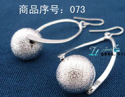 精致点缀 无耳洞耳夹、耳钉与美妆美发辅助工具全指南